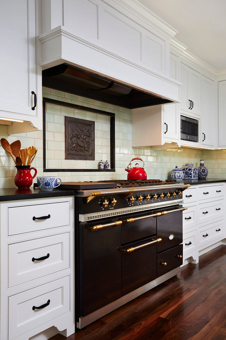 white-cabinets-with-black-and-gold-stove